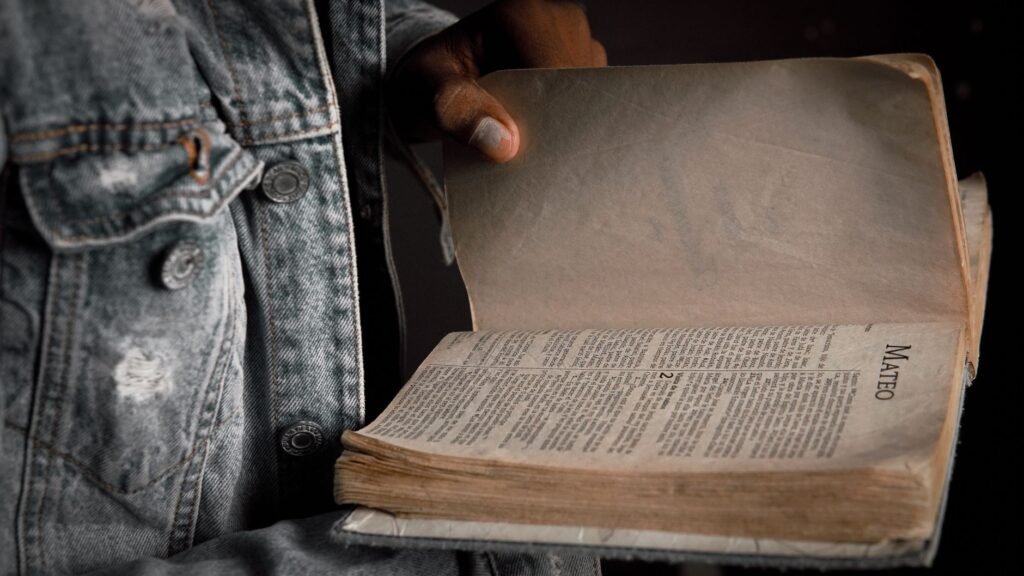 Open Bible Practical Ways to Foster a Heart Connection with God’s Word