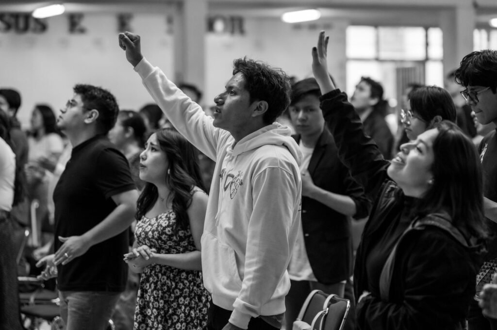 Young people praying Encouraging Spiritual Growth in Everyday Life