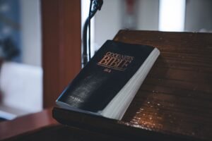 BIBLE VERSES ABOUT SURROUNDING YOURSELF WITH GOOD PEOPLE