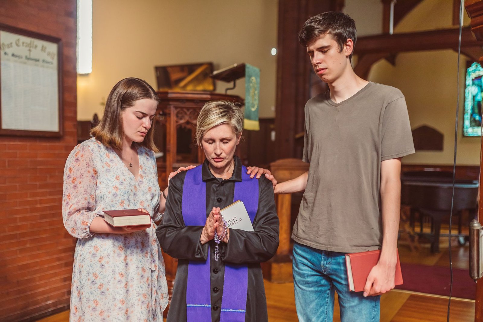 25 BIBLE VERSES ABOUT PRAYING TOGETHER