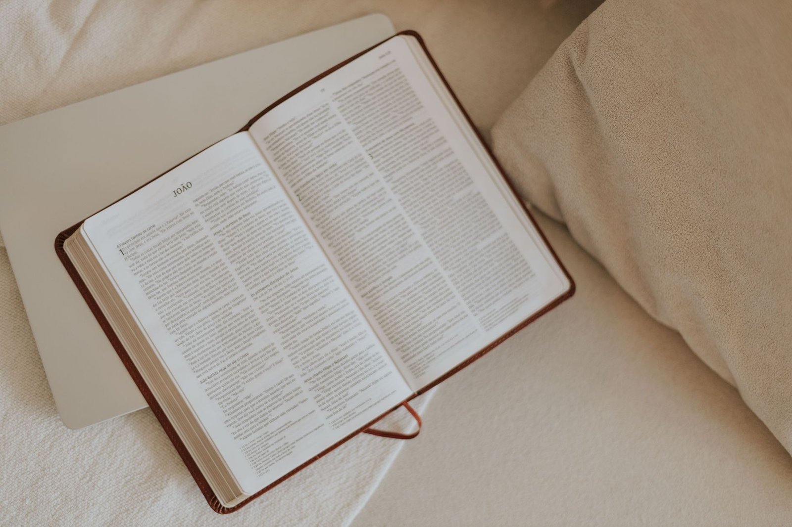 BIBLE VERSES ABOUT BEING PRESENT IN THE MOMENT