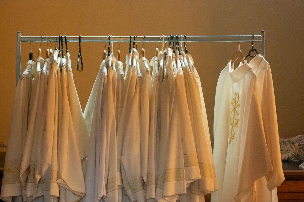 Clothing and faith Clothes as a Symbol of Service and Holiness