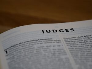 BIBLE VERSES ABOUT JUDGING PEOPLE